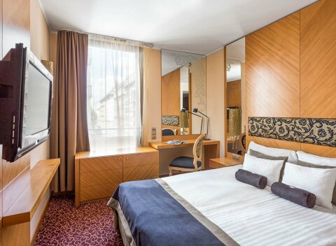 Budapešť v centre blízko stanice v Marmara Hoteli **** s raňajkami, fľašou vína + dieťa do 12 rokov zdarma.