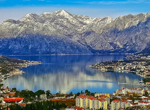 Luxusný 5* Hotel Golden Inn s bazénmi v čarovnej Čiernej Hore na pobreží azúrového Jadranu.