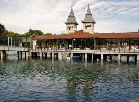 Hévíz: Penzión Andrea *** so vstupom k termálnemu jazeru a neobmedzené wellness.