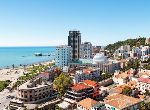 Relax na malebnom albánskom pobreží s raňajkami priamo pri mori vo Villa Belvedere****.