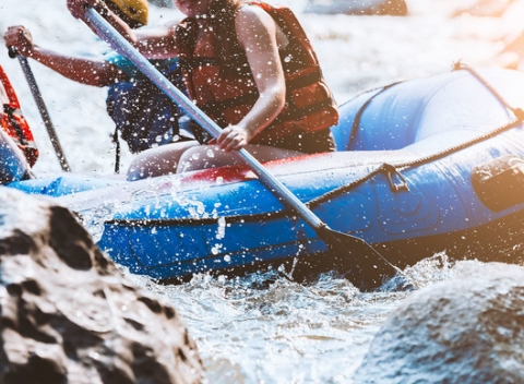 Víkendový rafting na Soči v Slovinsku s výstrojom a skúseným inštruktorom.