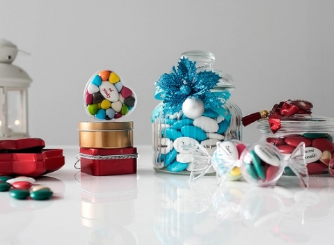 Cukrovinky s jedlou potlačou v darčekových baleniach od Sweets design.