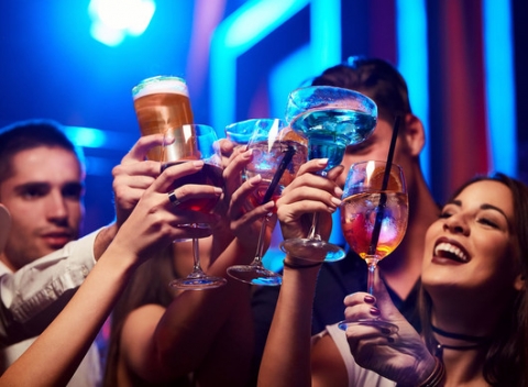 Prijmite pozvanie na tanečnú veselicu s ľudovou hudbou Hron v Alterego Music & Cocktails