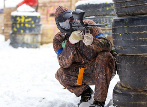 Zimný paintball s posedením pri ohnisku a občerstvením v ActionPark - dve hodiny skvelej zábavy.