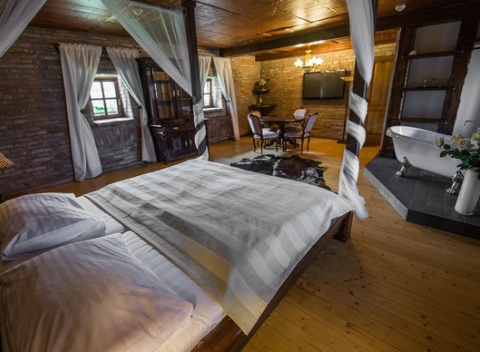 Romantika pre dvoch v atmosfére Vínneho domu Chateau Krakovany pri Piešťanoch s vínom ako darček.