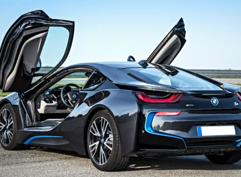 Nezabudnuteľná jazda na hybridnom superšporte BMW i8 vrátane nákladov v Trenčíne a Bratislave.