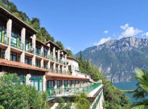 Lago di Garda aj na leto 2018 v hoteli La Limonaia *** s polpenziou a bazénmi.
