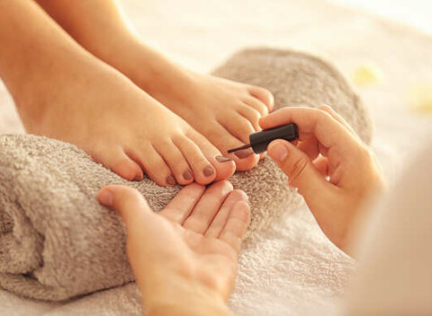 Manikúra alebo pedikúra aj s masážou v salóne Nail House - Salón priamo v centre Košíc.