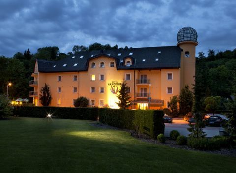 Božské ticho v krásnom prostredí z hotela Akademie Hrubá Voda, miesto pre dokonalý relax.