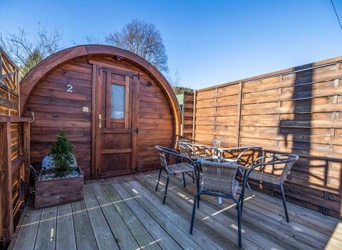 Jeseníky štýlovo v bytovom sude v Penzióne Stonožka s novým bazénom, privátnou vírivkou/saunou a polpenziou.