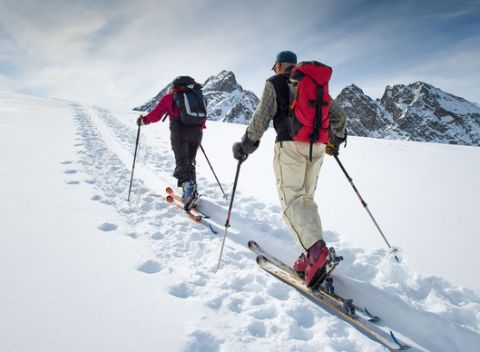 Máte radi dobrodružstvo a adrenalín? Vydajte sa na cestu, ktorá začína na kurze základov skialpinizmu - skitouringu.