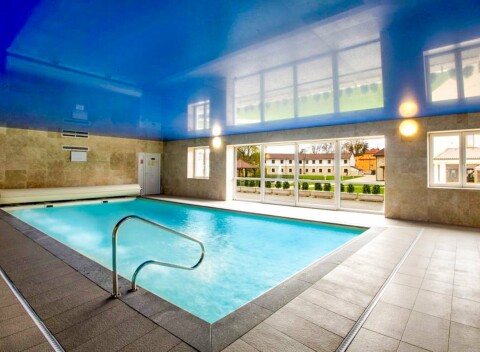 Křivoklátsko: Hotel Lions *** s all inclusive so zmrzlinovým bufetom a nápojmi + wellness a procedúry.