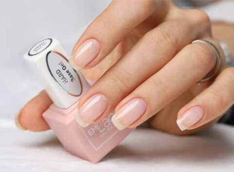 Nové gélové nechty - modelovaná francúzska manikúra v salóne NKO.