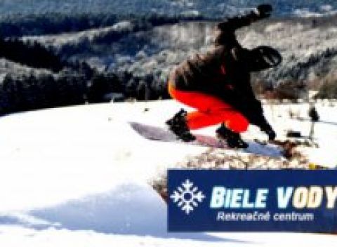 Super lyžovačka na Bielych Vodách s plnou penziou, 4x skipas a dieťaťom zadarmo.