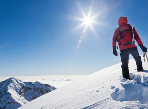 Kurz zimného táborenia. Nezabudnuteľná expedícia v obklopení krásnej rakúskej alpskej prírody.