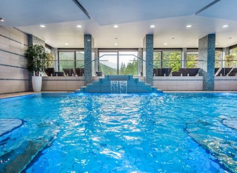 Zimná lyžovačka pod Chopkom s ubytovaním v hoteli Repiská s polpenziou a wellness.