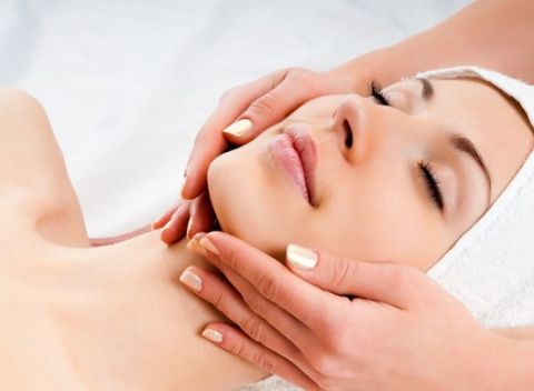 Bahenný zábal a masáž tváre prístrojom s kyselinou hyalurónovou alebo lifting pleti v Košiciach.