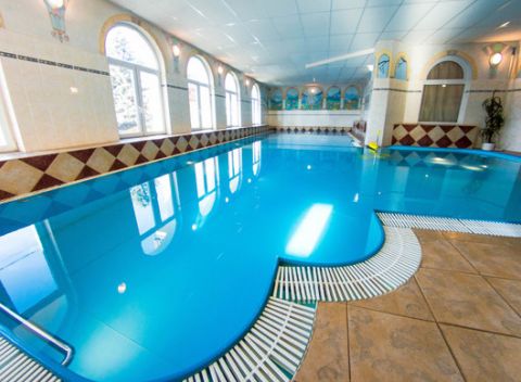 Kúpeľný pobyt v Luhačoviciach s polpenziou, neobmedzeným bazénom a možnosťou kúpeľných procedúr.