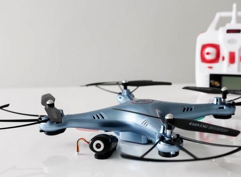 Vyleťte do výšin, ktoré patria len vtákom. Fantastické drony SYMA s HD kamerou.