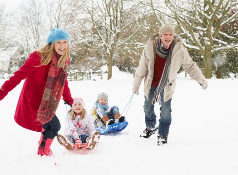Zima v Štiavnických vrchoch v útulnom rodinnom penzióne Žakýl s obrovskom záhradou.