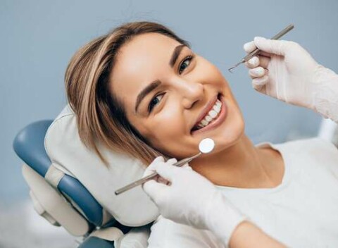 Komplexná vstupná prehliadka vrátane 3D RTG a dentálnej hygieny vykonanej stomatológom.