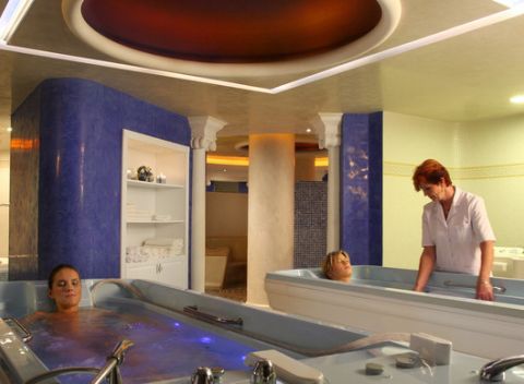 Relaxujte v kúpeľoch Brusno s neobmedzeným wellness a procedúrami.