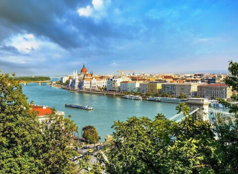 First Minute v historickej Budapešti: 4* The Aquincum Hotel s bazénmi a polpenziou + dieťa zdarma