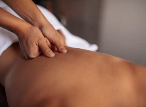 Terapeutické masáže Shiatsu ambulantným fyzioterapeutom - japonská dotyková terapia