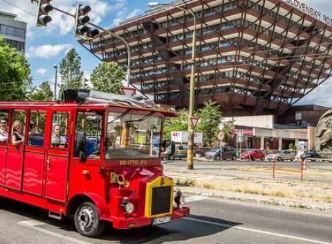 Hradný alebo Panoramatický okruh na Prešporáčiku, ktorý vás prevedie najkrajšími miestami hlavného mesta.