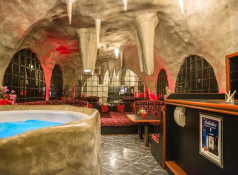 Romantika pre dvoch vo vinárskej oblasti južnej Moravy v hoteli Styria*** s polpenziou a bazénom