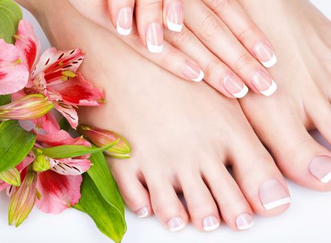 Klasická pedikúra s lakovaním alebo špeciálna wellnes pedikúra v salóne Femme Fatale.