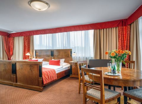 Nezameniteľná atmosféra hotela Mucha**** v historickom centre Prahy s raňajkami.