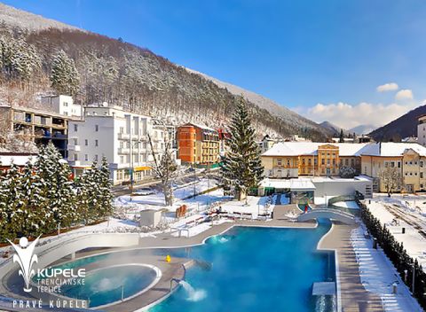 Relax v perle Karpát: Trenčianske Teplice s rašelinovým zábalom alebo oxygenoterapiou a s raňajkami.