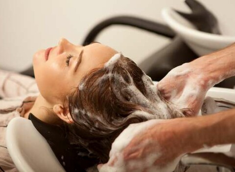 Dámsky strih, farbenie, balayage, platinová blond alebo novinka – ošetrenie ultrazvukom