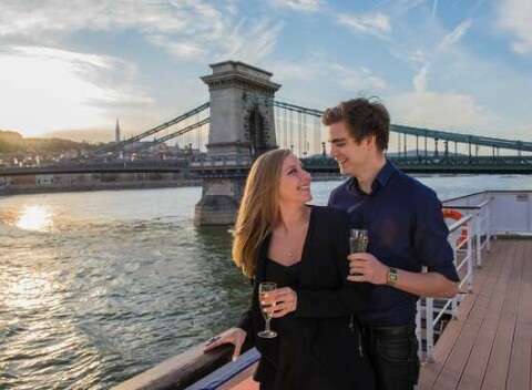 Zážitková plavba po Dunaji loďou Gróf Széchényi v Budapešti: Živá hudba počas celej plavby