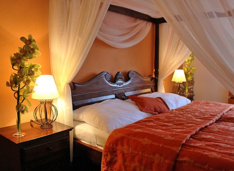 Bratislava s výhľadom na Malé Karpaty v 4* zámockom boutique hoteli s raňajkami/polpenziou a bazénom.