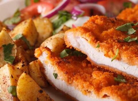 Veľká kuracia alebo rezňová misa pre 6 až 8 osôb + dezert v hoteli Divoká voda v Čunove