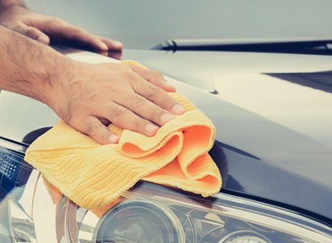 Aké auto, taký pán. Kompletné umytie interiéru a exteriéru auta, aj s tepovaním.