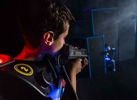 Najnovšia laser aréna v Bratislave. Laser game pre 1 osobu (15 minút – 1 hra).