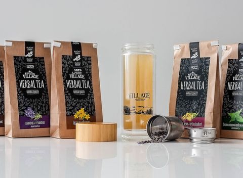 Štýlová termofľaša VILLAGE Bottle + 5 druhov sypaných bylinkových čajov VILLAGE Herbal Tea.