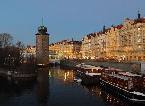 Užite si skvelý pobyt v centre Európy v stovežatej Prahe s výhľadom na Pražský hrad.