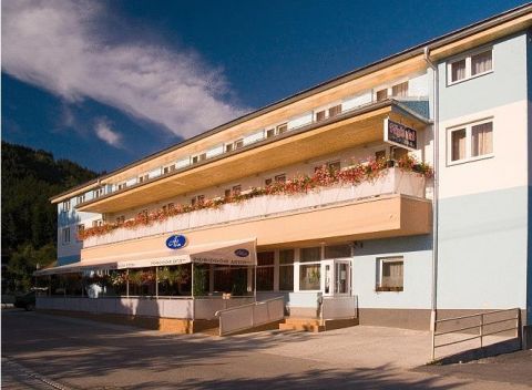 Moderný penzión Anton ponúka vysoký štandard ubytovania 2 km od Žiliny, ktorá je obchodným a kultúrnym centrom severného Slovenska. 