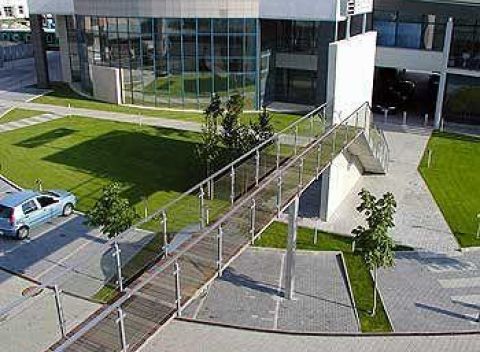 Moderný a štýlový hotel Esprit vedľa výstaviska Incheba a nákupného centra Aupark v Bratislave.