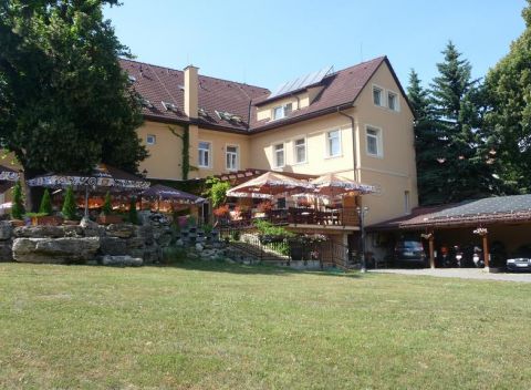 Romantický víkend v rozprávkovom meste Bojnice v Hoteli Lipa*** len 300m od zámku.