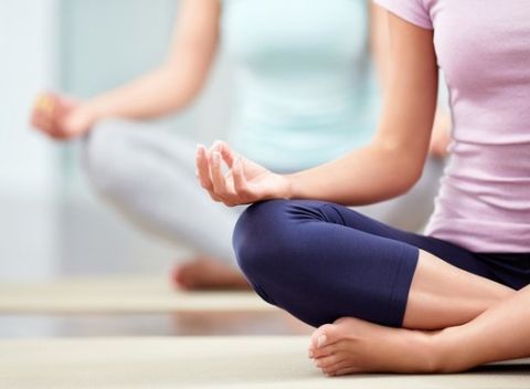 Jogové cvičenie 5 Tibeťanov na harmonizáciu tela a duše v tanečnej škole Jagermajster.