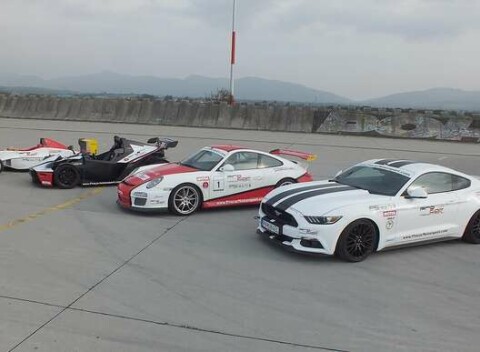Pilotujte pretekársku formulu, Porsche v GT3 úprave, Mustang GT V8 alebo BMW E46 - výber je na vás