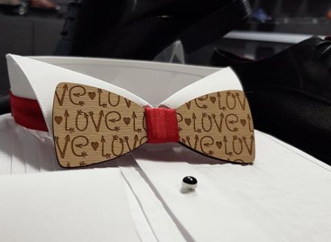 Nádherné ručne vyrábané drevené alebo originálne keramické motýliky pre výnimočných mužov.