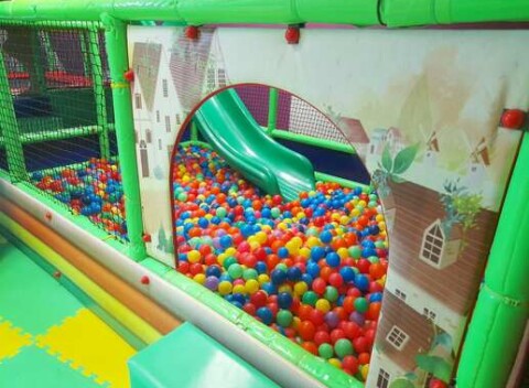 Vstup do detského centra s kaviarňou Tutti Bambini v Rovinke, dieťa do 1 roka má vstup zadarmo