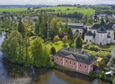 Unikátny romantický pobyt na zámku Žďár s raňajkami v zámockej čajovni s vstupenkou