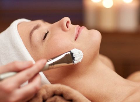 Bez vrások je život krajší – balík ošetrení pleti na tvári v salóne Bellave.